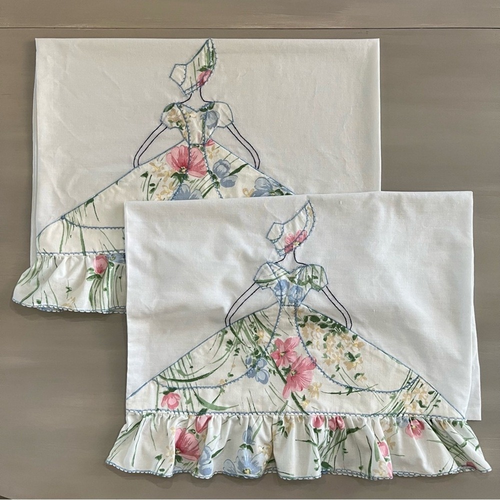 Vintage Handmade Appliqué Pillowcases Floral Sunbonnet Girl Embroidered Set Of 2